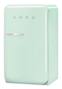 Smeg 4.31 Cu. Ft. Retro Compact Refrigerator - FAB10URPG3|Réfrigérateur compact Smeg rétro de 4,31 pi3 - FAB10URPG3