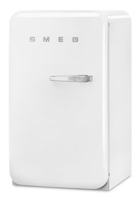 Smeg 4.31 Cu. Ft. Retro Compact Refrigerator - FAB10ULWH3|Réfrigérateur compact Smeg rétro de 4,31 pi3 - FAB10ULWH3