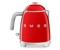 Smeg 0.8 L Mini Cordless Electric Kettle - KLF05RDUS|Mini bouilloire électrique Smeg sans fil de 0,8 l - KLF05RDUS